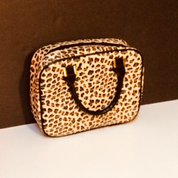 Accessories - CUTE MAKEUP 💄 BAG